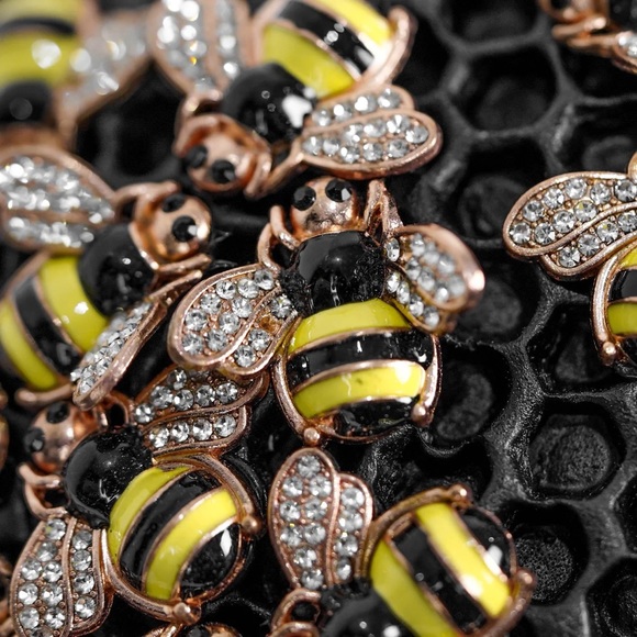 Killa Beez 🐝 Skull sculpture - Picture 7 of 9